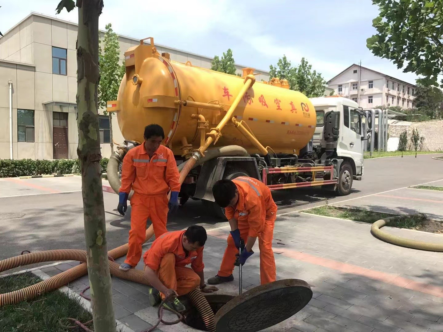 积玉口镇化粪池清理与5-8吨吸粪车施工效率分析